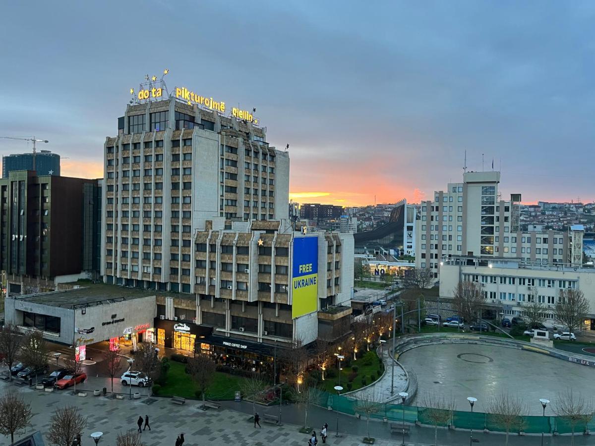 Yellowhouse Pristina Exterior photo